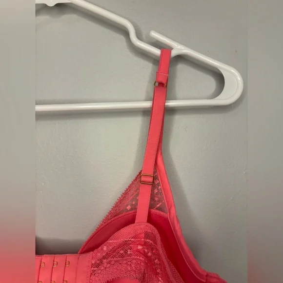 Incredible by Victoria’s Secret Plunge Bra size 38C pink lace lightly lined - Picture 4 of 8